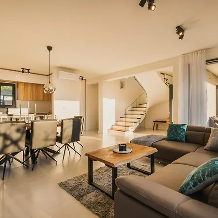 Beautiful Angelina With Private Pool And Sauna Villa Kaštelir