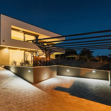 Beautiful Angelina With Private Pool And Sauna Villa