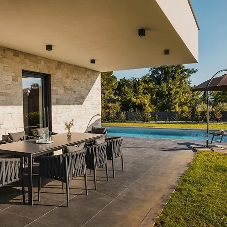 Beautiful Angelina With Private Pool And Sauna