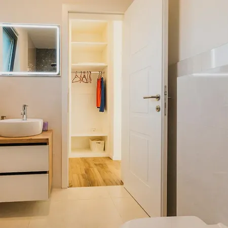 Beautiful Angelina With Private Pool And Sauna Kastelir