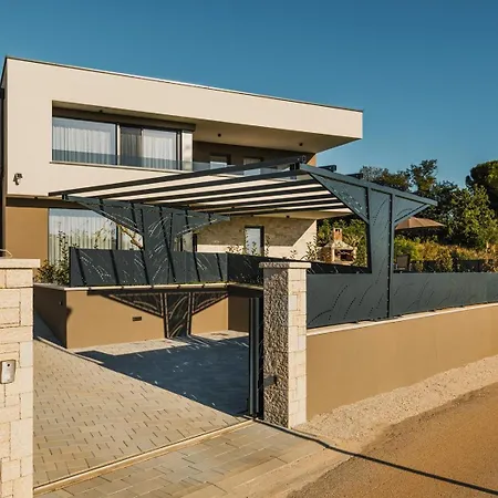 Beautiful Angelina With Private Pool And Sauna *