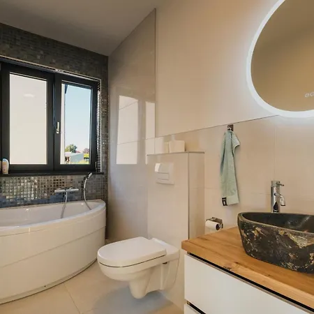Beautiful Angelina With Private Pool And Sauna Kastelir