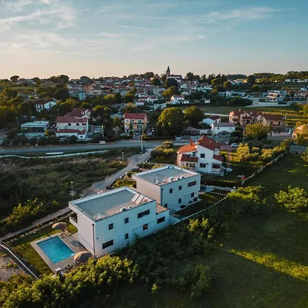 Beautiful Angelina With Private Pool And Sauna *