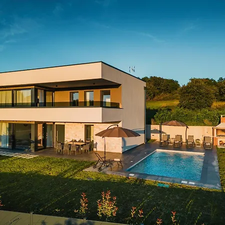 Beautiful Angelina With Private Pool And Sauna * Kastelir