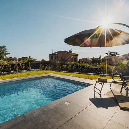 Beautiful Angelina With Private Pool And Sauna Villa *